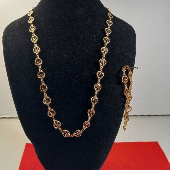 Vintage Avon Twisted Heart Gold tone Metal Necklace Set Cottagecore Granny Chic - Picture 1 of 8